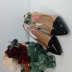 Issac Mizrahi womens shoes nude and black slingback heels size 8